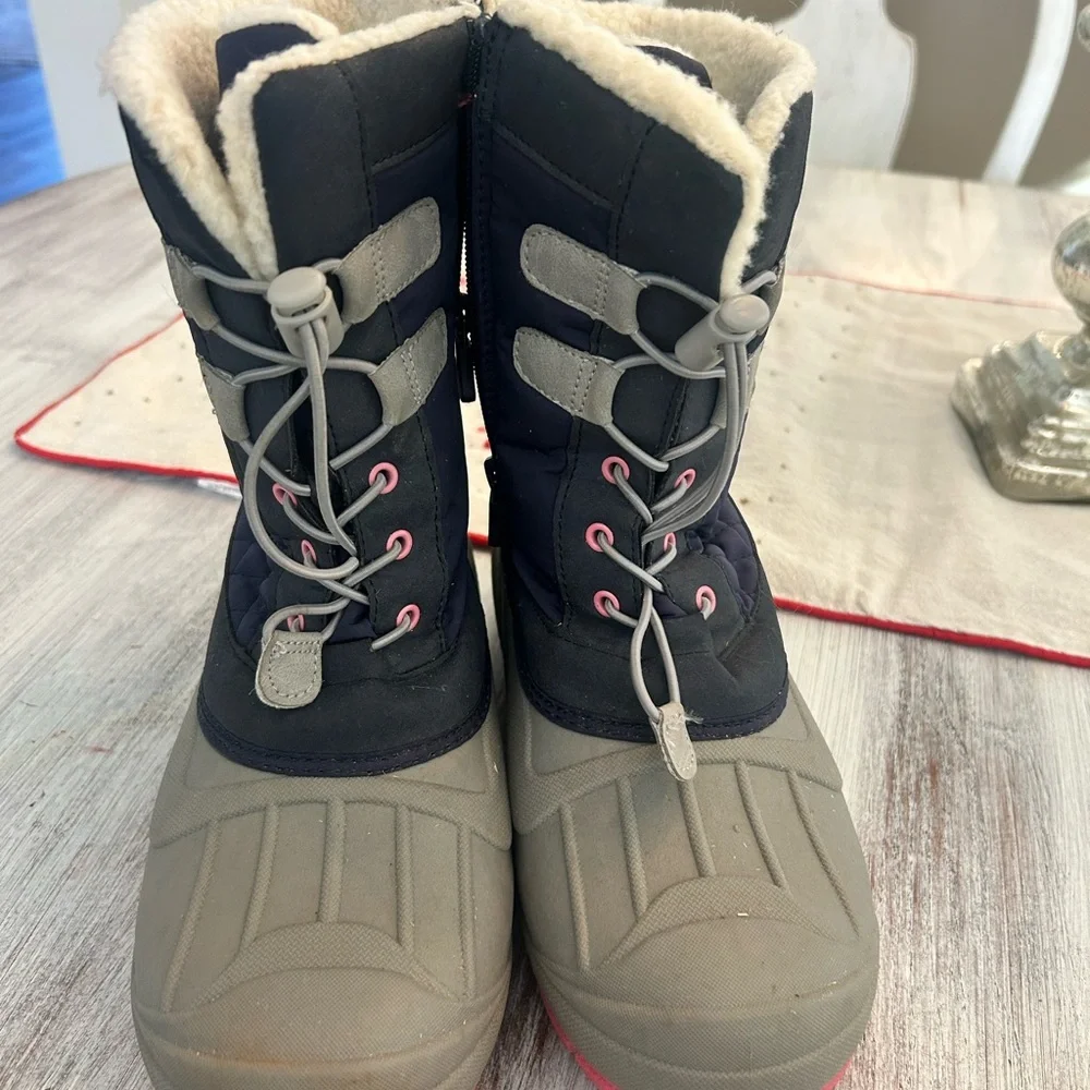 Cat & Jack Winter Snow Boots Kids Size 6 Gray Pink Faux Fur Lined